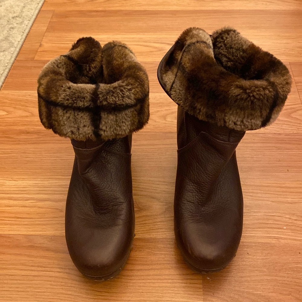 Ugg clog boots